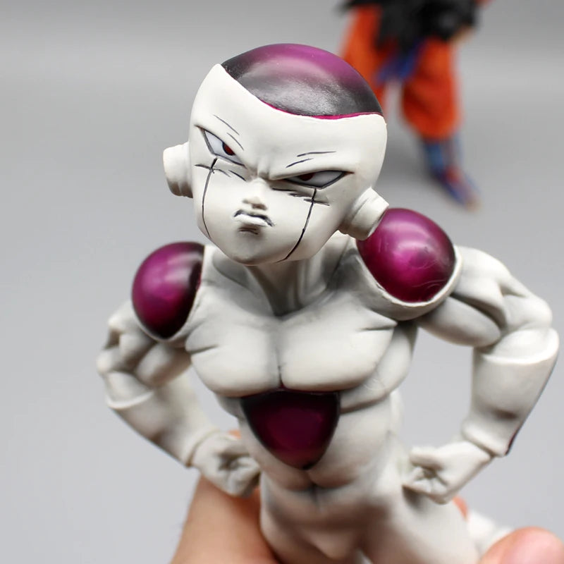 Dragon Ball 23cm Son Goku e Freeza "Olho no Olho"Figurine
