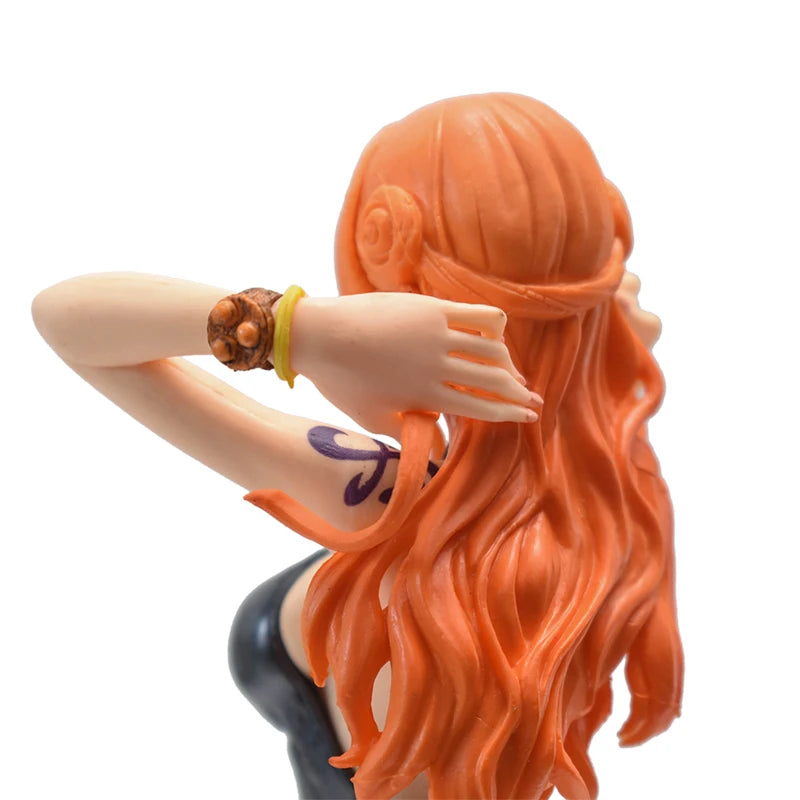 Pegue 2 Leve 3:Usopp 11 cm. Nami 24 cm. e Nico Robin 25 cm.