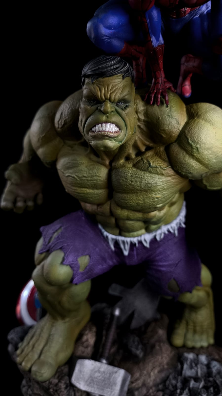 Diorama do Hulk e Spider Man