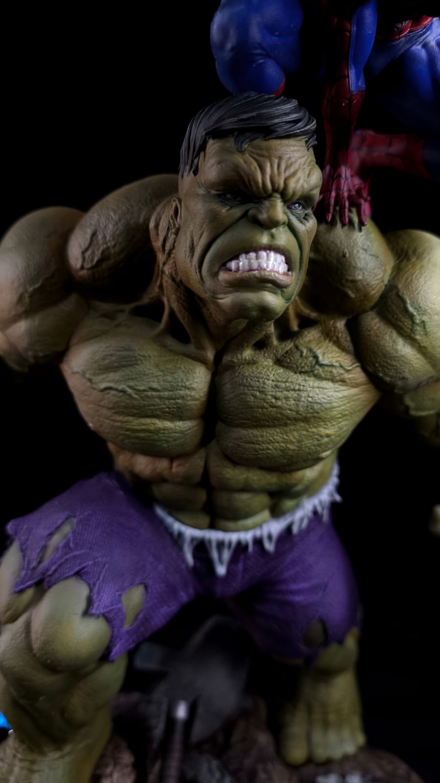 Diorama do Hulk e Spider Man