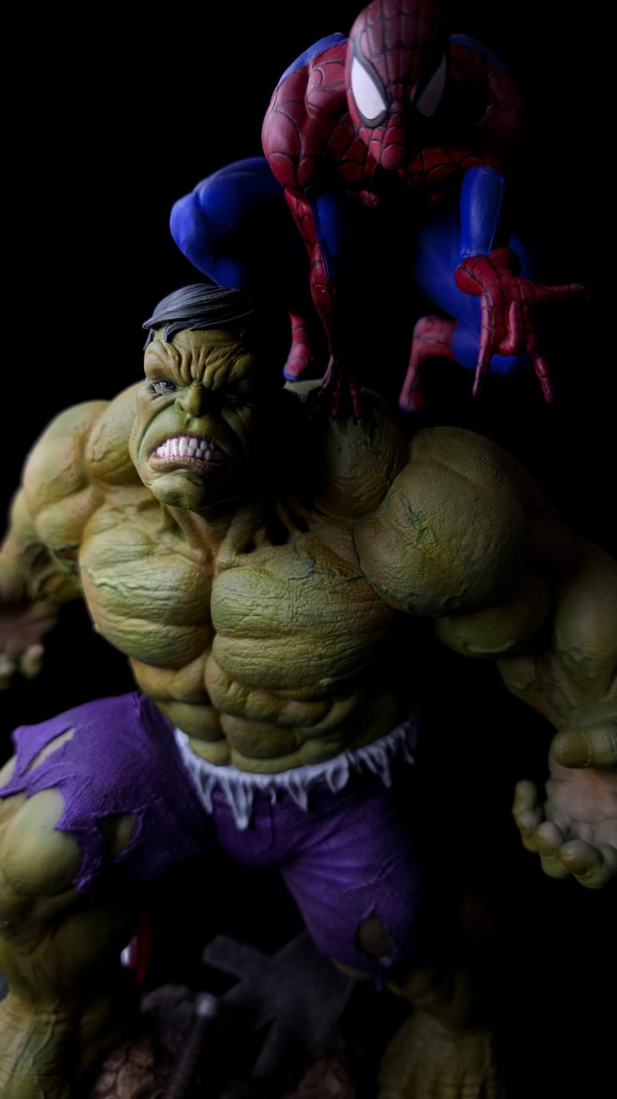 Diorama do Hulk e Spider Man