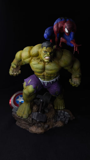 Diorama do Hulk e Spider Man